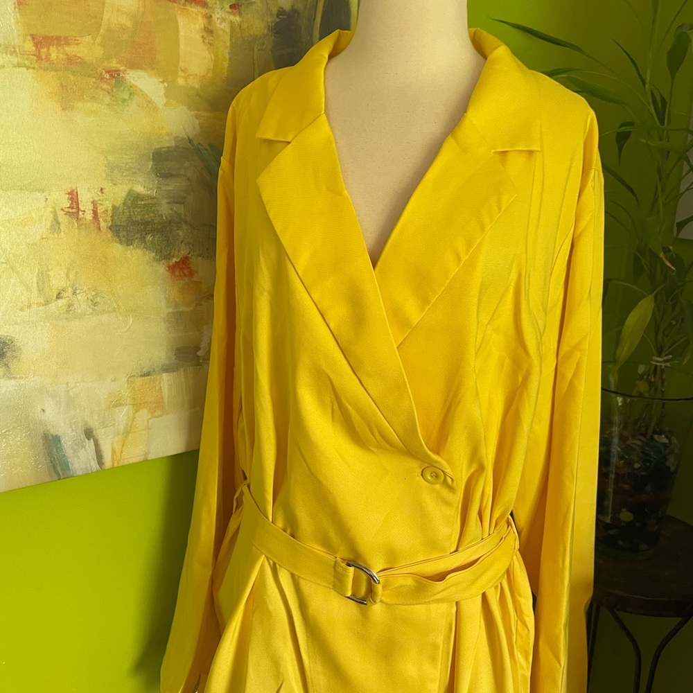 Pretty little thing yellow jacket with belt - Picture 2 of 3